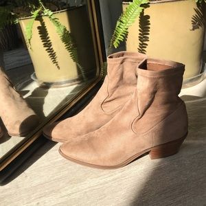Universal Thread Suede Booties